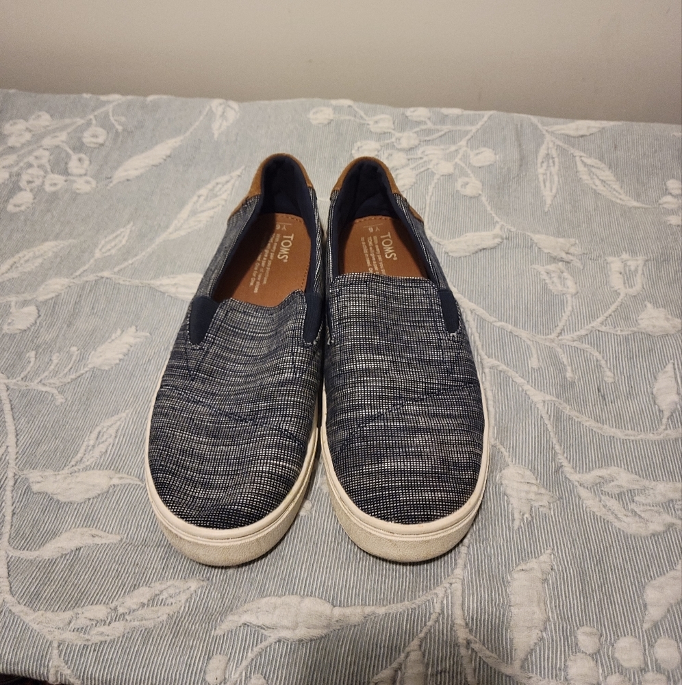 Tom's boys sneakers, navy slip ons, 6US
